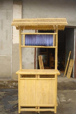 Bambusstrand-Tiki Bar With Bottle Rack-trinkende Bambusstühle mit hinterer Unterstützung