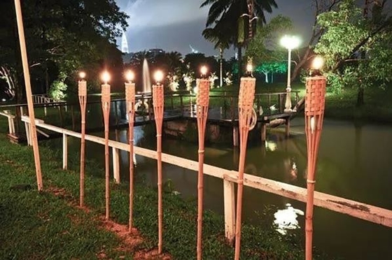 Metallöl-Kanister des Garten-Dekor-115cm Bambus-Tiki Torches With Flickering Flame
