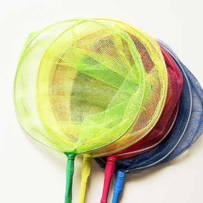 Schmetterlingsnetz mehrfarbiges Dekorations-Kinderspielzeug Bambusgriff Insektenfischernetz für Kinder